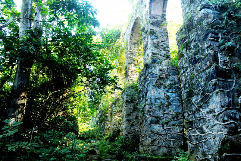Le rovine dell'acquedotto