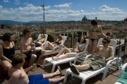 Roof terrace with swimming pool and a 360-degree view of Florence: this is Plus Florence!