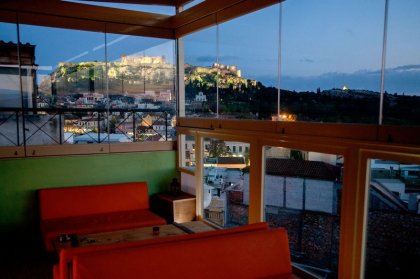 On the top of Athenstyle hostel, you will find a rooftop restaurant with views on the Acropolis!